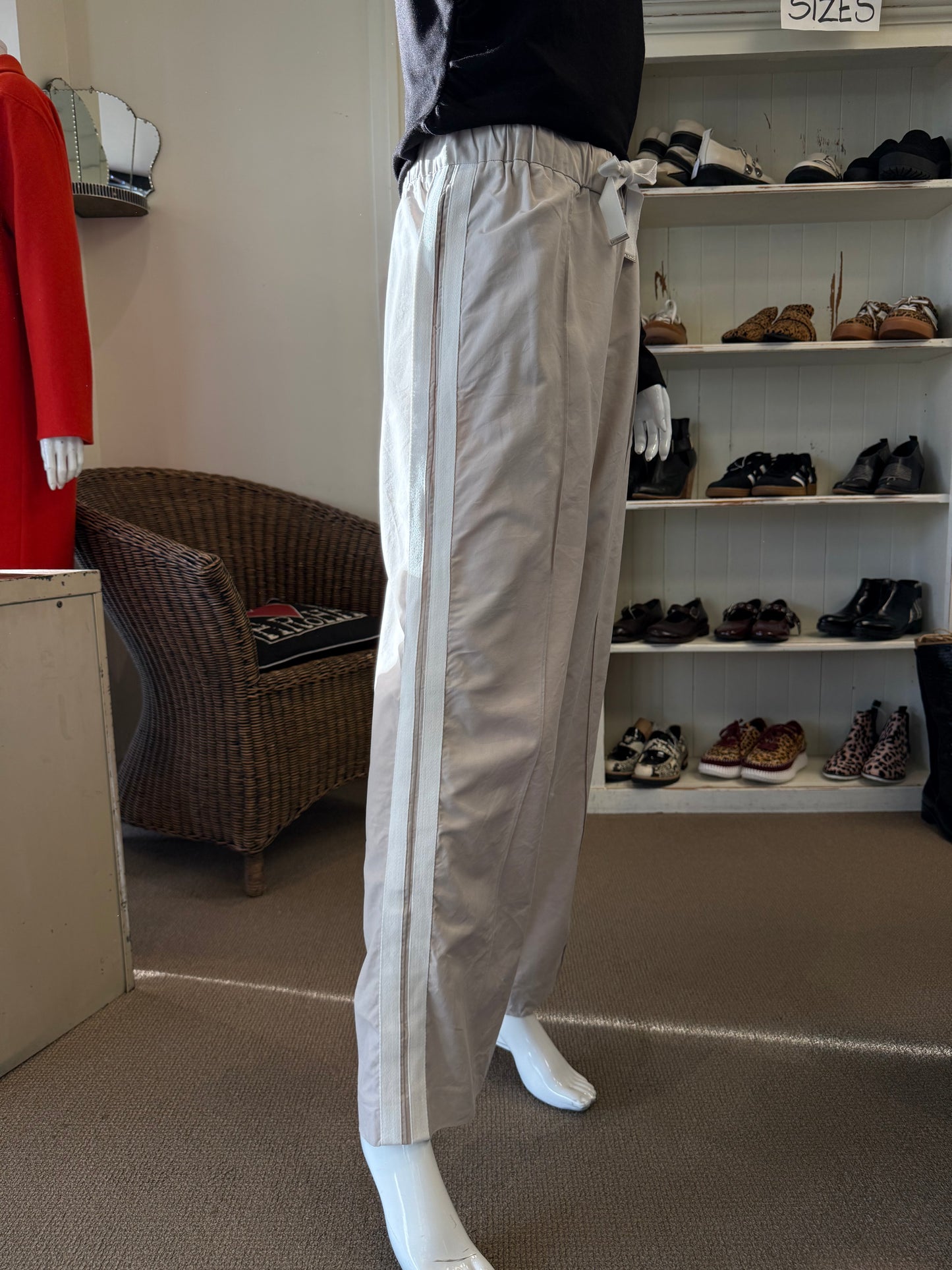 Decjuba Pants