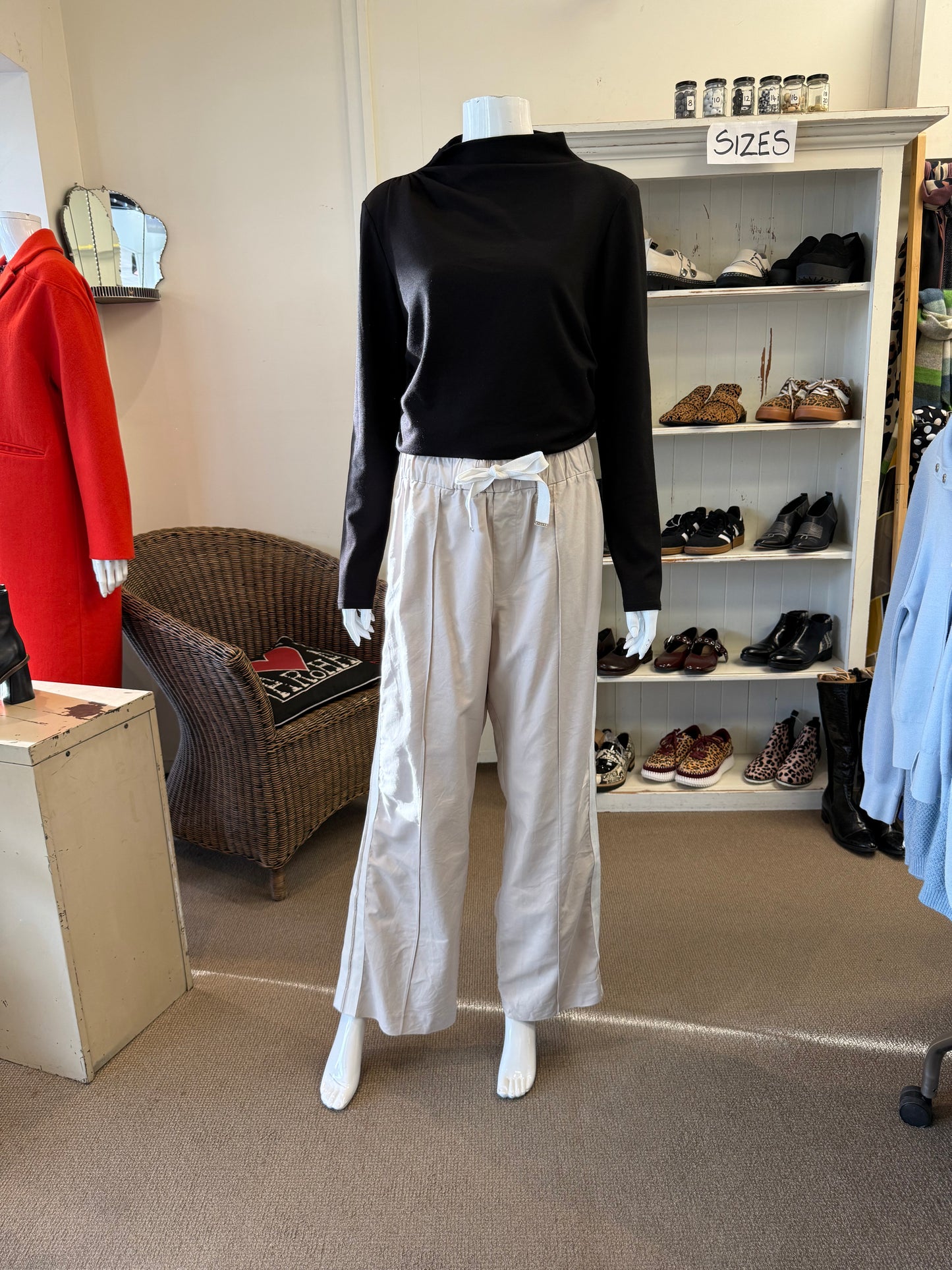 Decjuba Pants