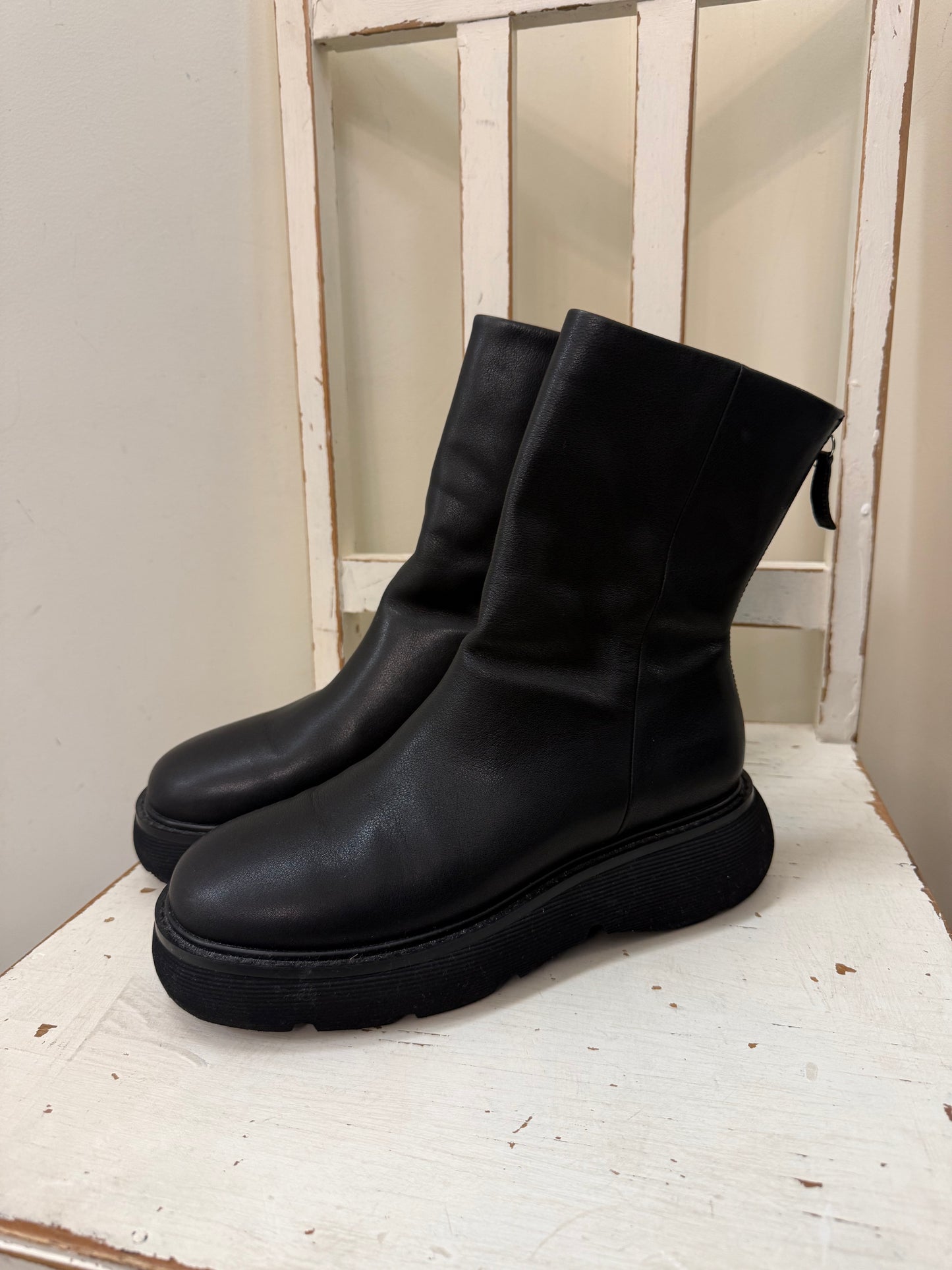 Moochi Grid Boots