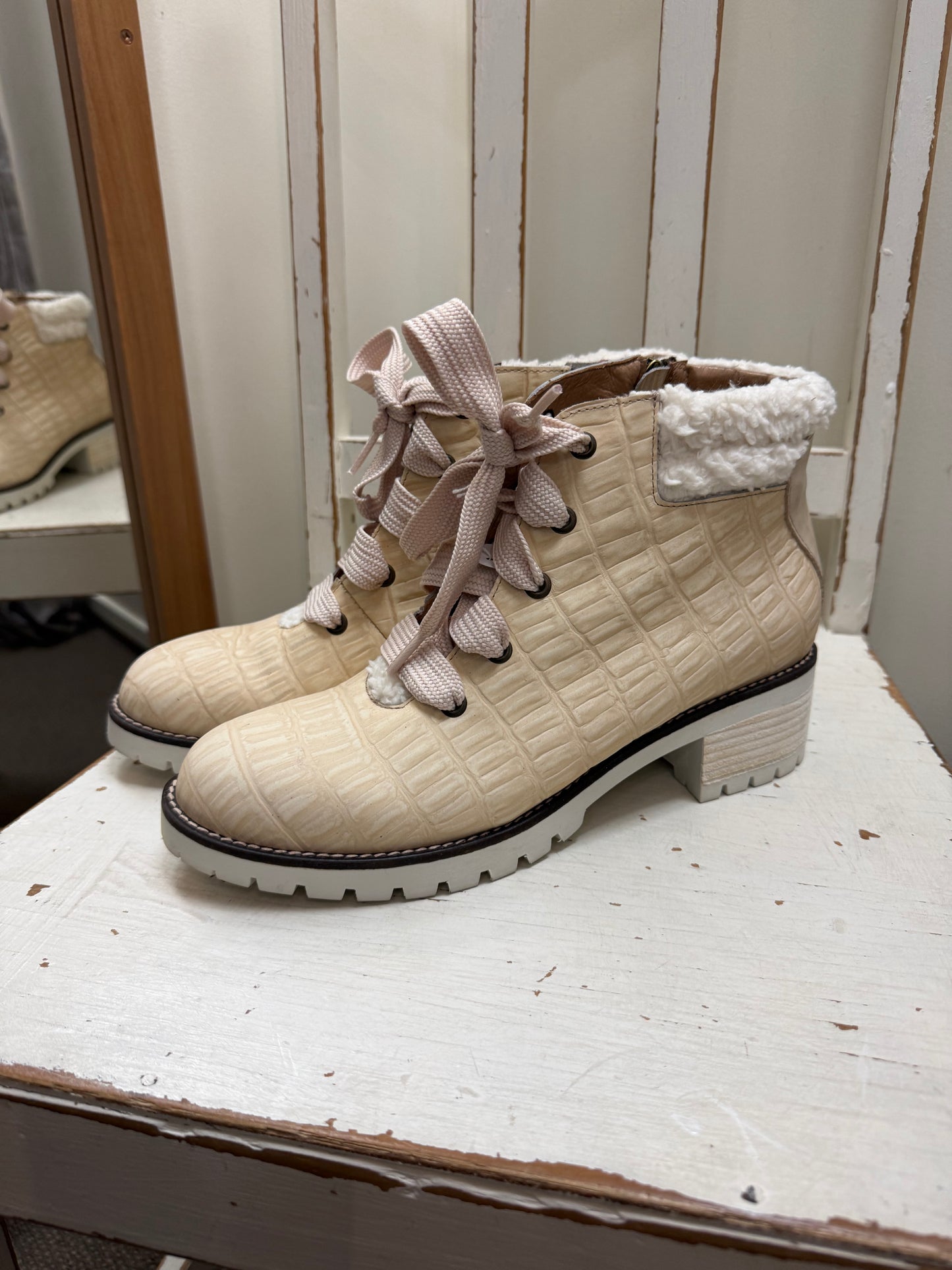 Wanda Panda Boots
