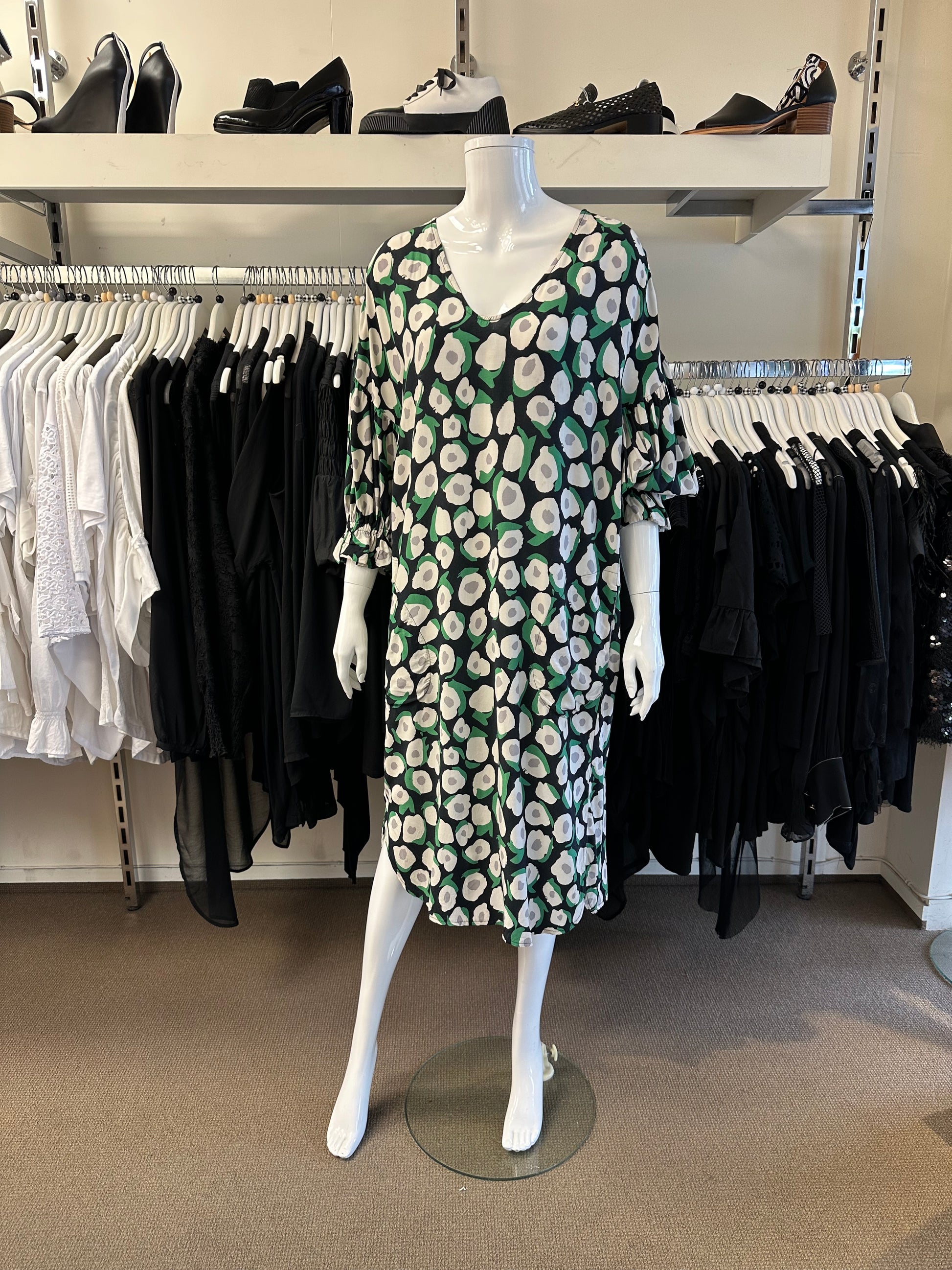 Briarwood Dress, Size M, Colour green, black, white