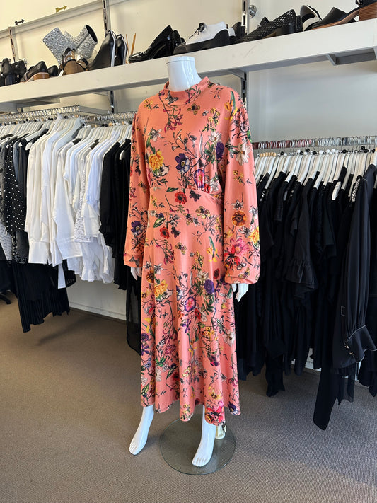 David Pond Dress, Size 14, Colour apricot floral