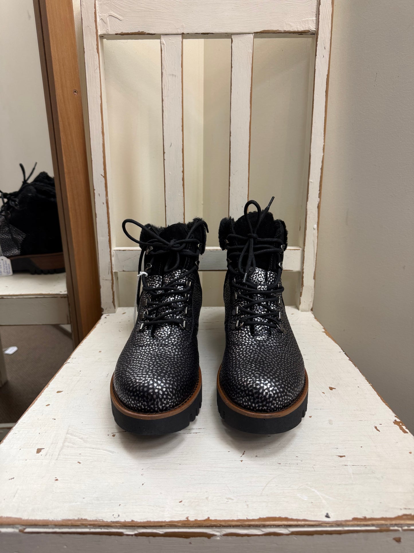 Manas Boots