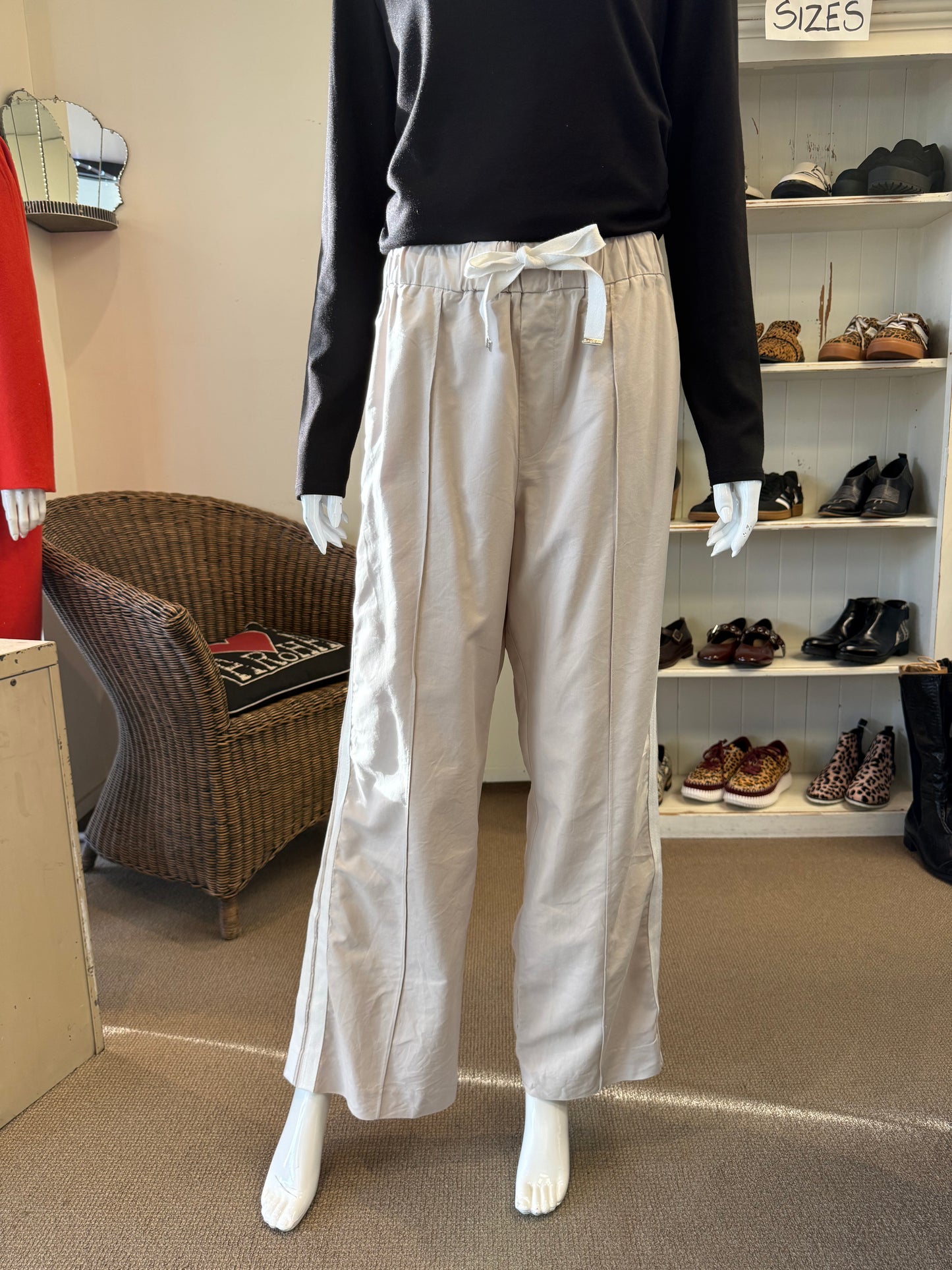 Decjuba Pants