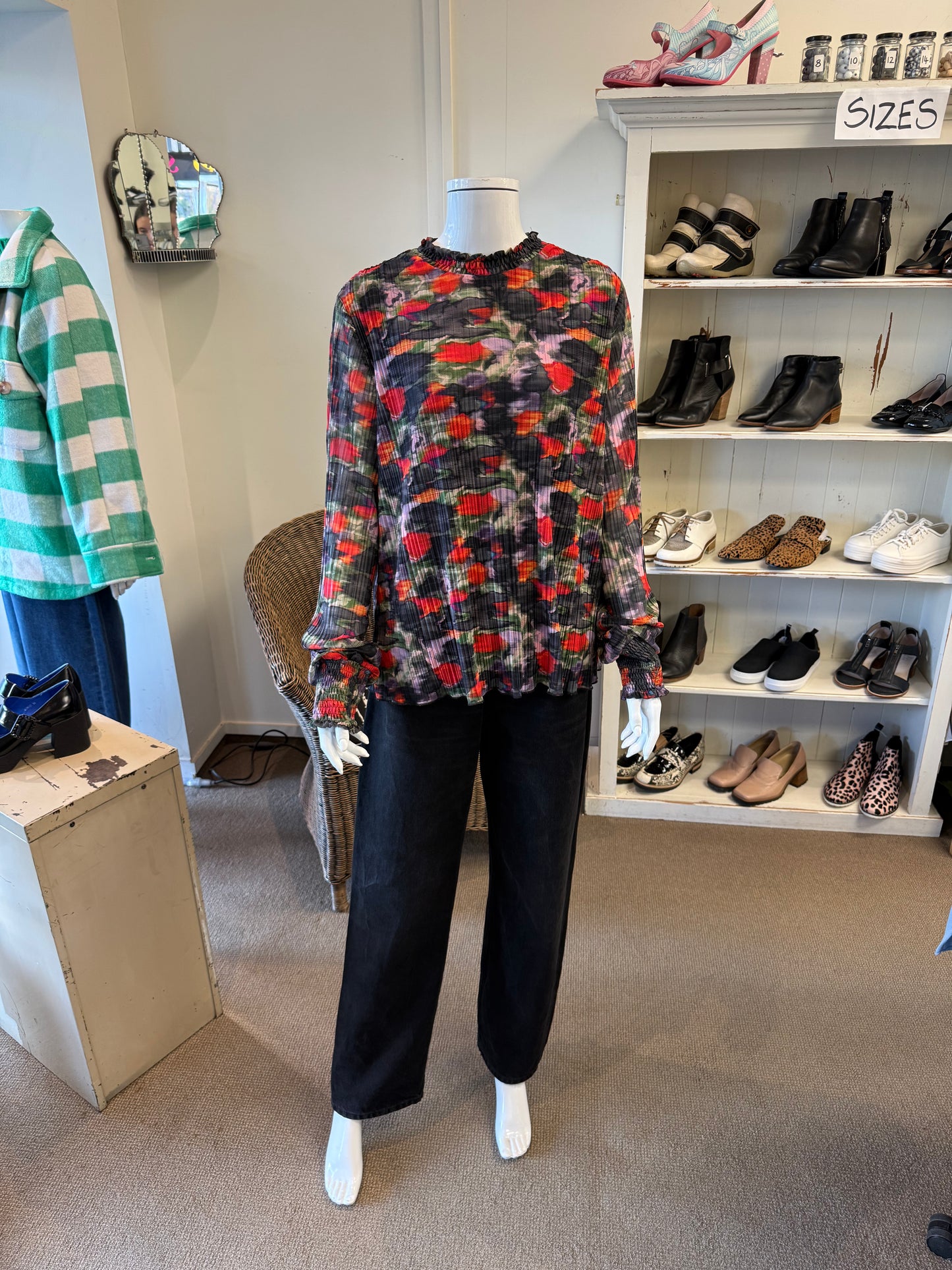 Knewe Label Top