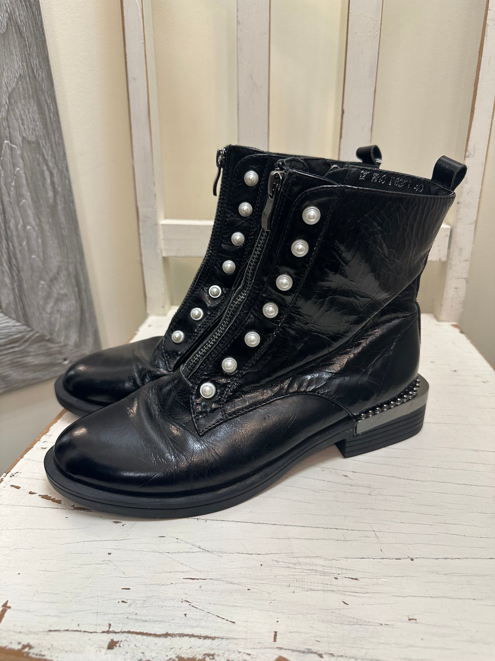 Minx Boots, Size 40, Colour Black